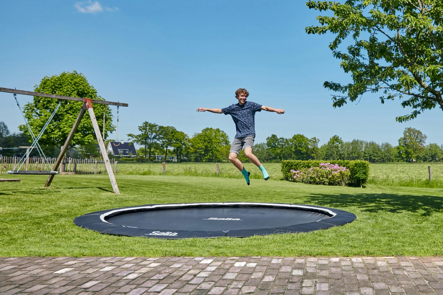 12ft Salta Black Royal Baseground Round Trampoline 9 12ft Salta Black Royal Baseground Round Trampoline - Image 7