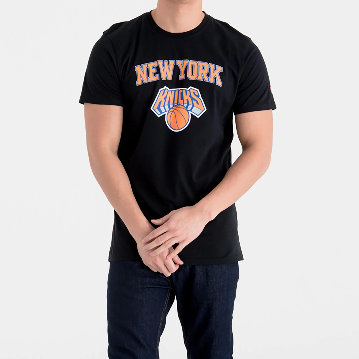 NEW ERA Men's/Women's Short-Sleeved NBA T-Shirt - New York Knicks/Black 4 NEW ERA Men's/Women's Short-Sleeved NBA T-Shirt - New York Knicks/Black - Image 2