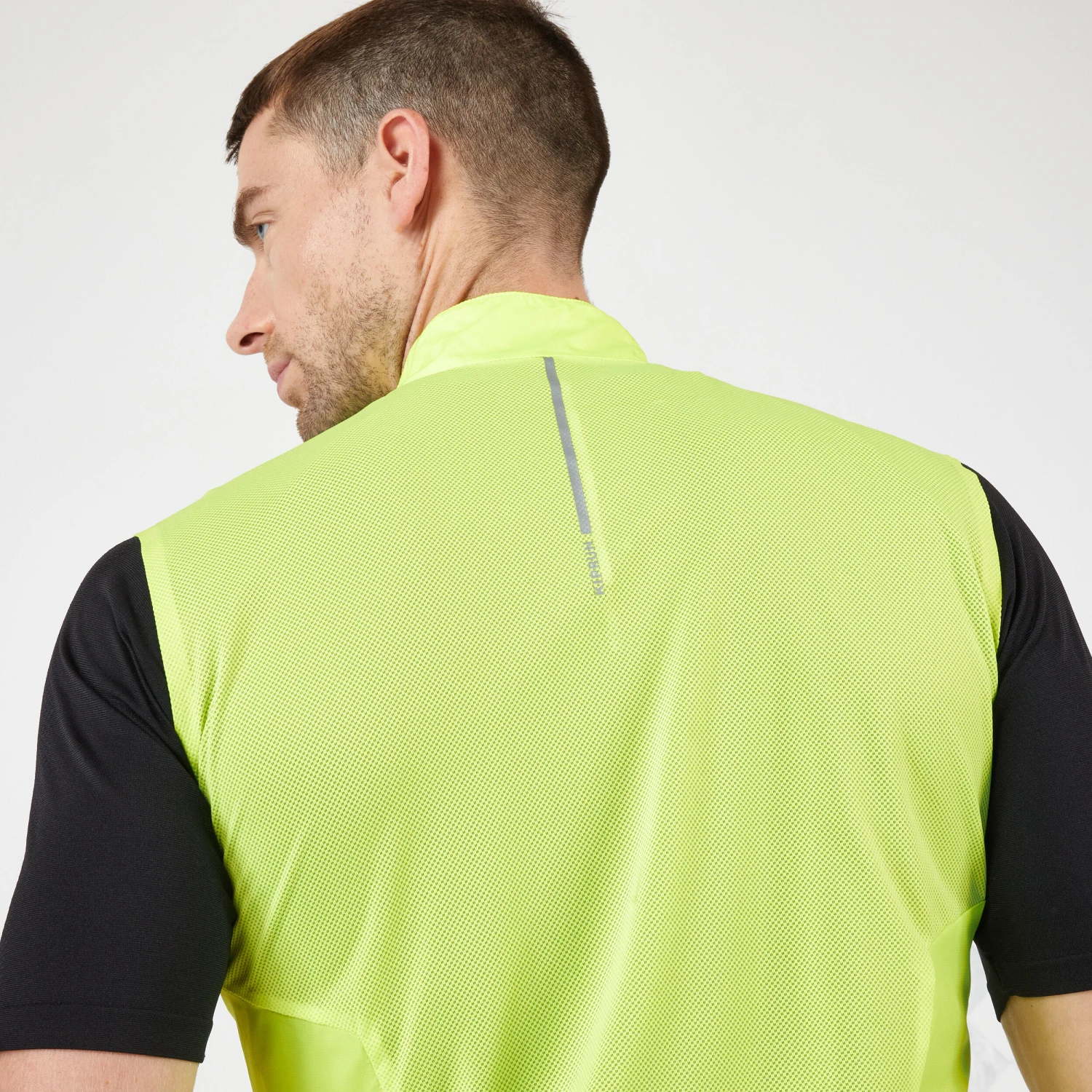 KIPRUN LIGHT MEN'S RUNNING JACKET SLEEVELESS LIGHT YELLOW 10 KIPRUN LIGHT MEN'S RUNNING JACKET SLEEVELESS LIGHT YELLOW - Image 8