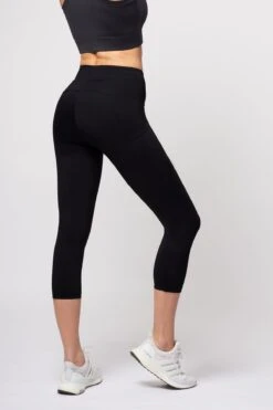 Extra Compression Cropped Leggings With Tummy Control And Side Pockets Black -Sports Shop k5337e6cc4918db62c535e6c8ccb283c2