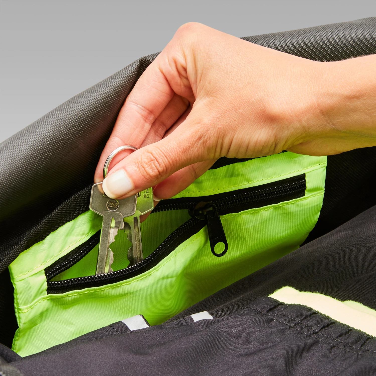 Kipsta 75L Sports Bag Hardcase 10 Kipsta 75L Sports Bag Hardcase - Image 8